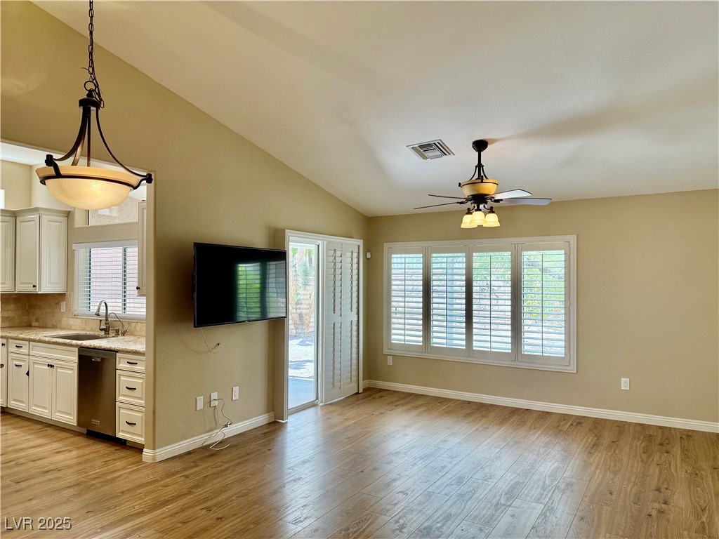 Las Vegas, Nevada 89134, United States, 2 Bedrooms Bedrooms, ,2 BathroomsBathrooms,Residential,Active,198125