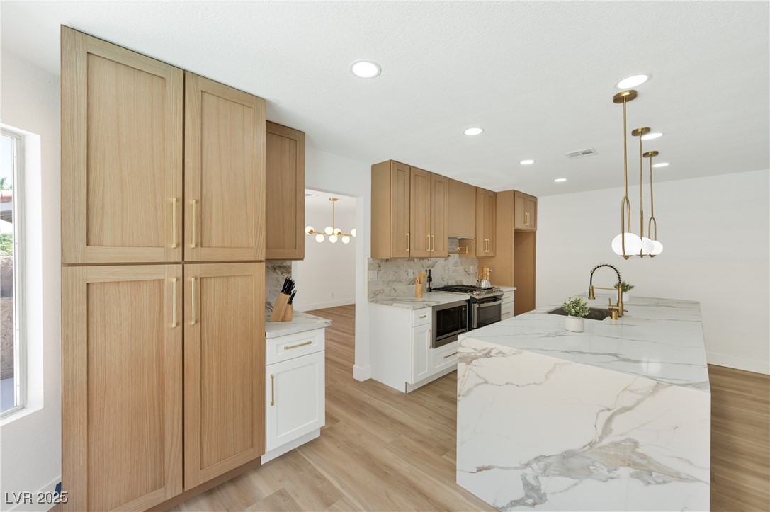 8312 Aqua Spray Avenue