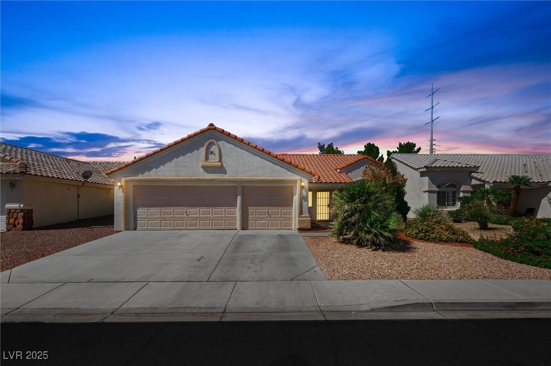 Las Vegas, Nevada 89122, United States, 4 Bedrooms Bedrooms, ,2 BathroomsBathrooms,Residential,Active,220332