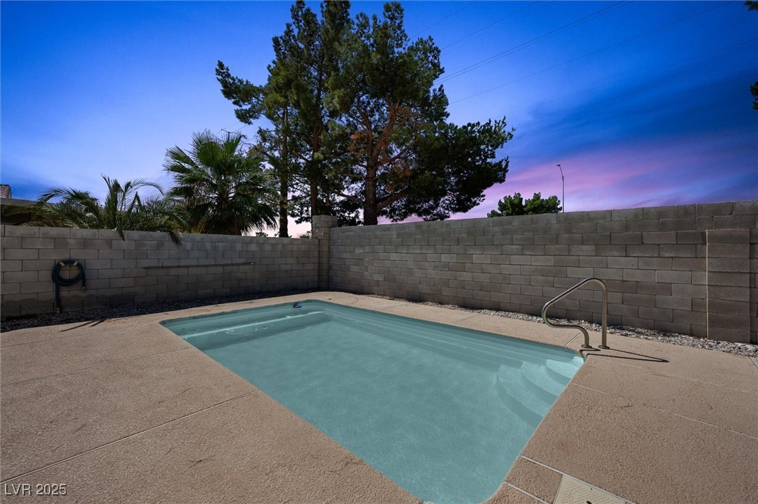 Las Vegas, Nevada 89122, United States, 4 Bedrooms Bedrooms, ,2 BathroomsBathrooms,Residential,Active,220332