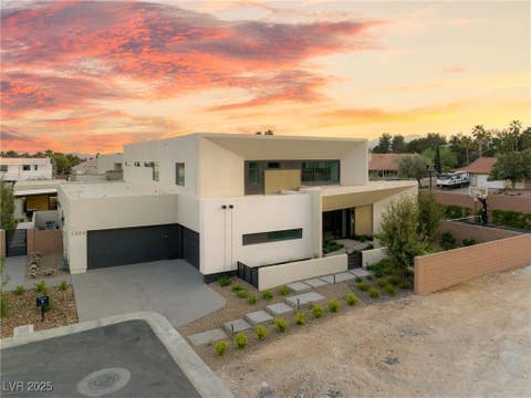 Homes For Sale - 7385 Heron Canyon Court<br/> Las Vegas, NV 89117