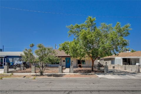 Photo of 672 8th Street, Boulder City, NV 89005 (MLS # 2785089)