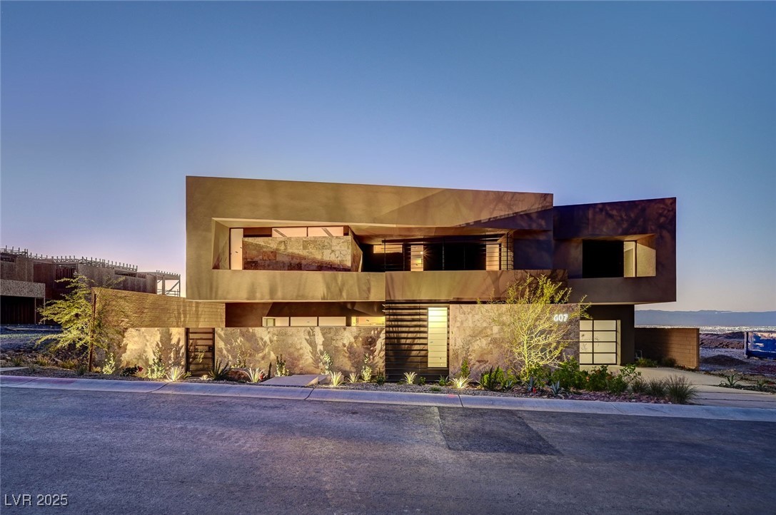 Properties 1 607 Grand Rim Drive