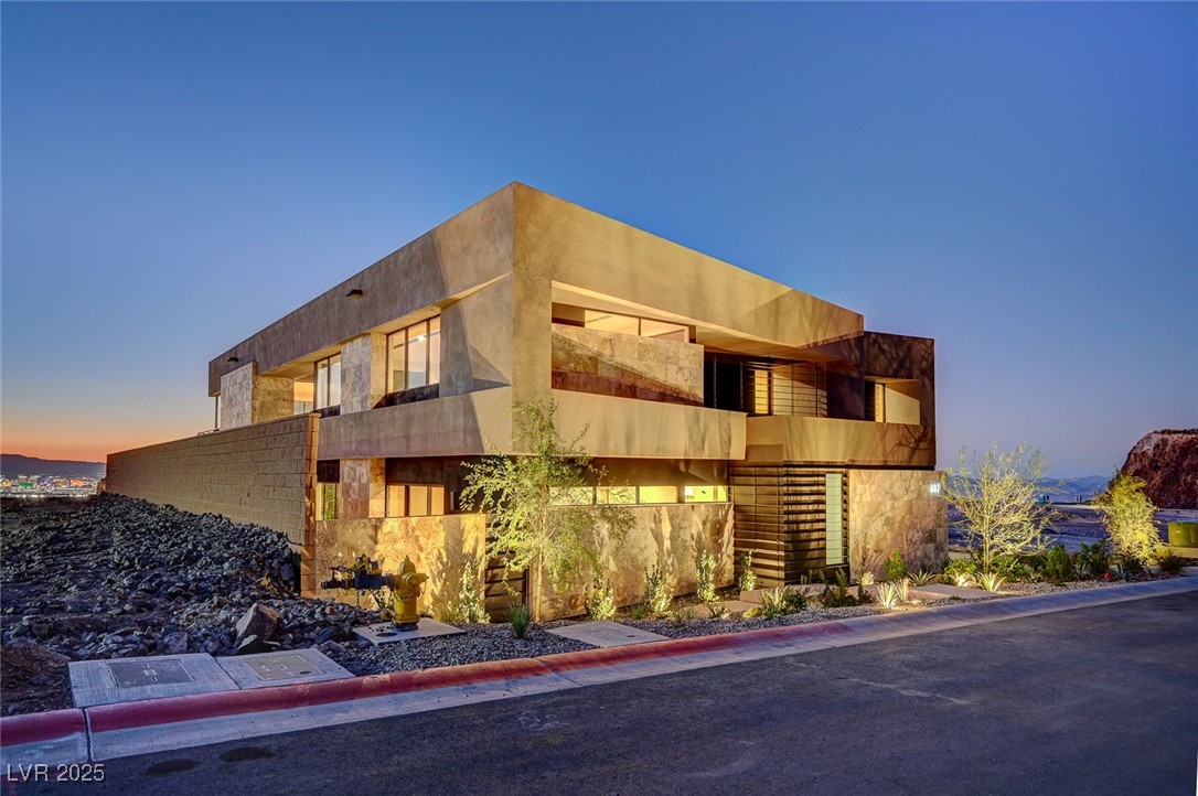 Properties 2 607 Grand Rim Drive