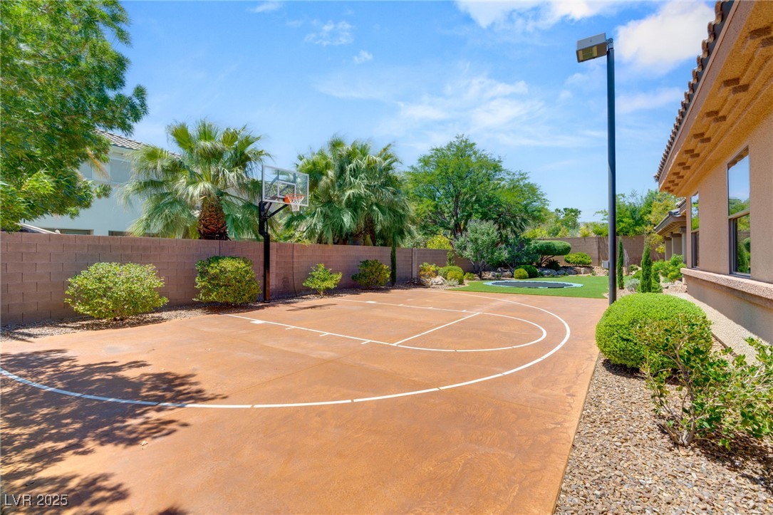 Las Vegas, Nevada 89149, United States, 5 Bedrooms Bedrooms, ,3 BathroomsBathrooms,Residential,Active,152215