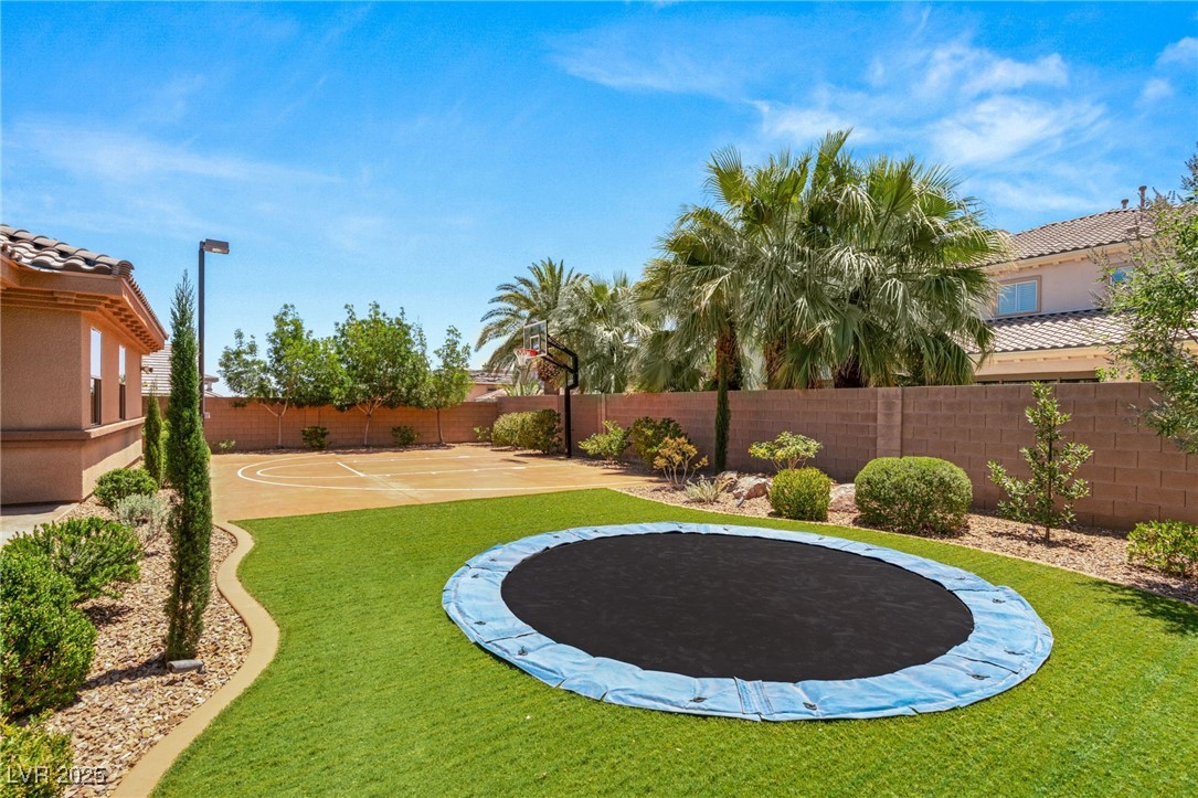 Las Vegas, Nevada 89149, United States, 5 Bedrooms Bedrooms, ,3 BathroomsBathrooms,Residential,Active,152215