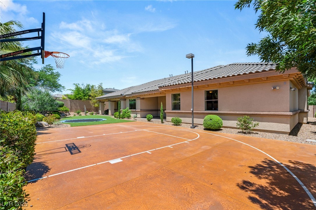 Las Vegas, Nevada 89149, United States, 5 Bedrooms Bedrooms, ,3 BathroomsBathrooms,Residential,Active,152215