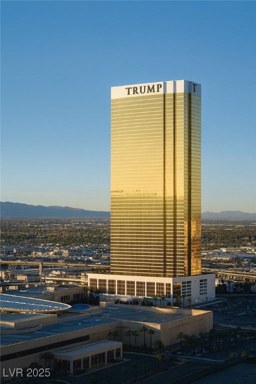 2000 N Fashion Show Drive 4000