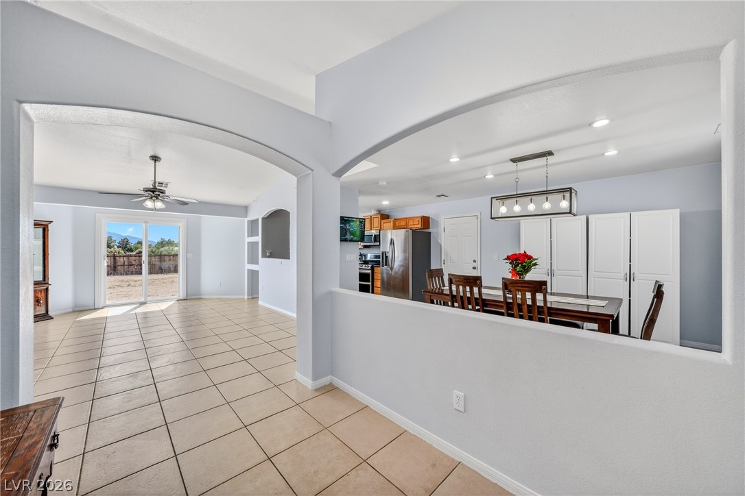 220 W Calvada Boulevard