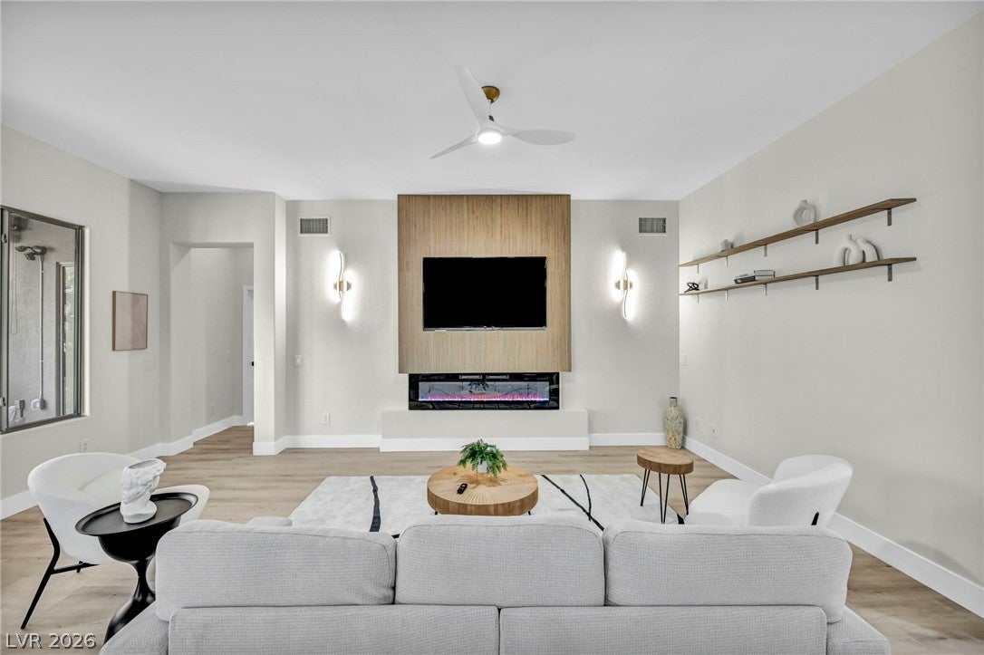17 Winding Road