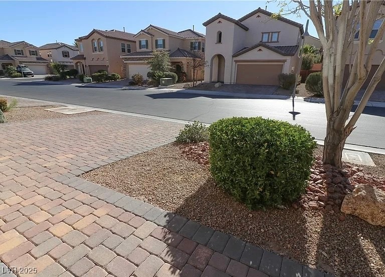 Properties 3 242 Botanic Gardens Drive