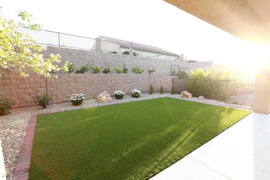 Henderson, Nevada 89044, United States, 2 Bedrooms Bedrooms, ,2 BathroomsBathrooms,Residential,Active,245653