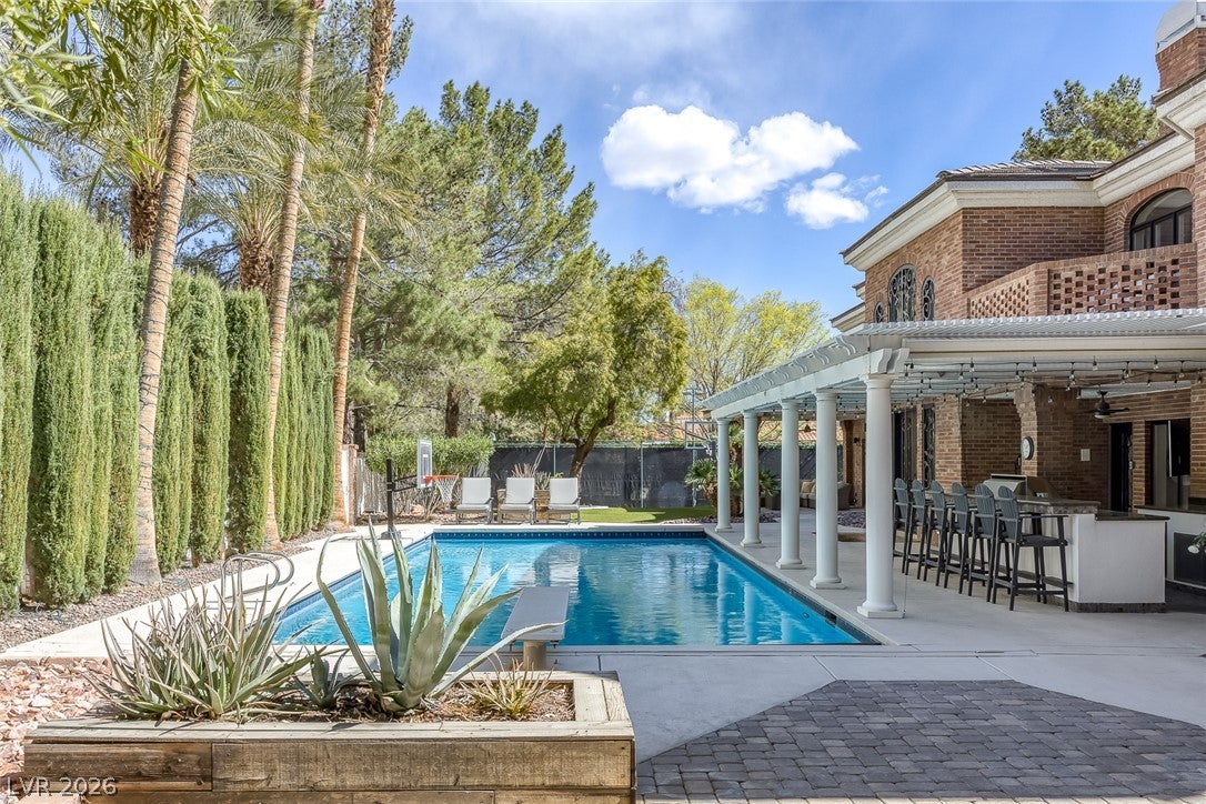 2239 Chatsworth Court