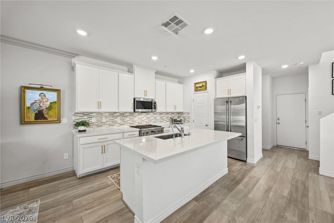 Properties 4 600 N Carriage Hill Drive 1034