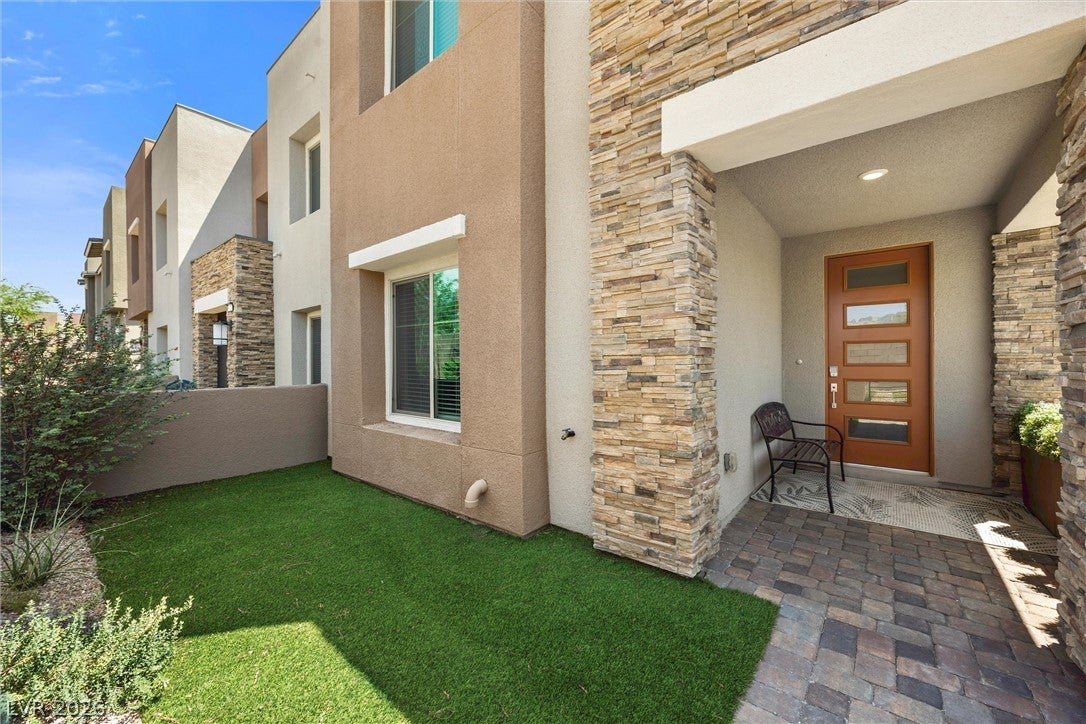 Properties 1 600 N Carriage Hill Drive 1034