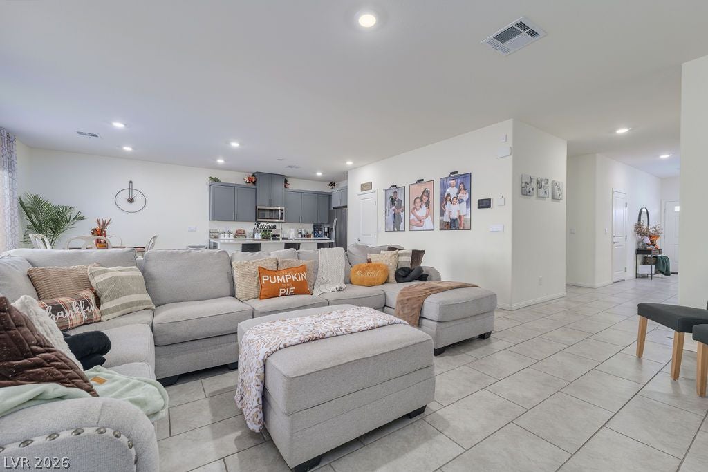 6135 Larimar Gold Street