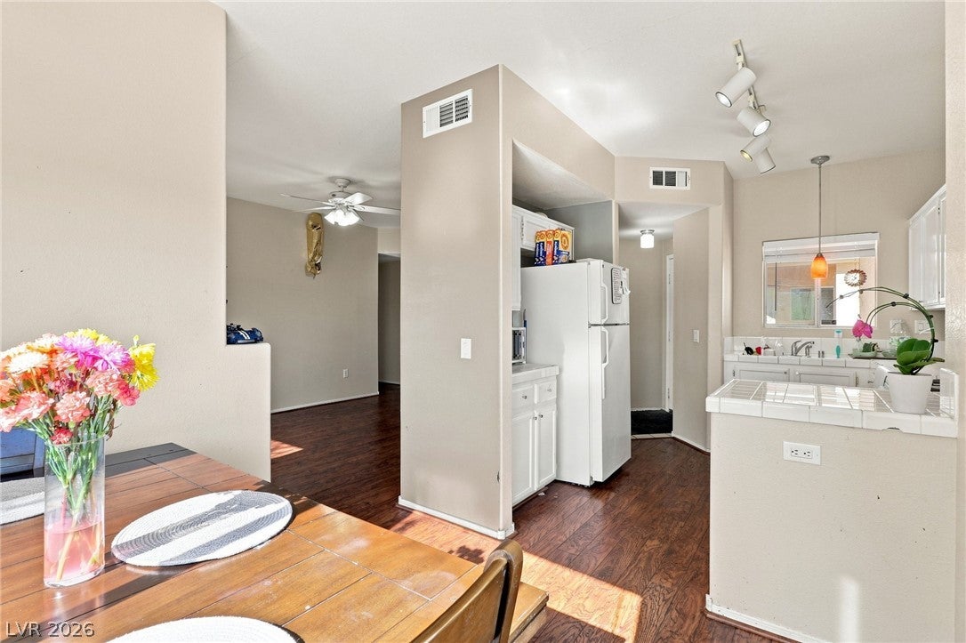 1050 E Cactus Avenue 2094