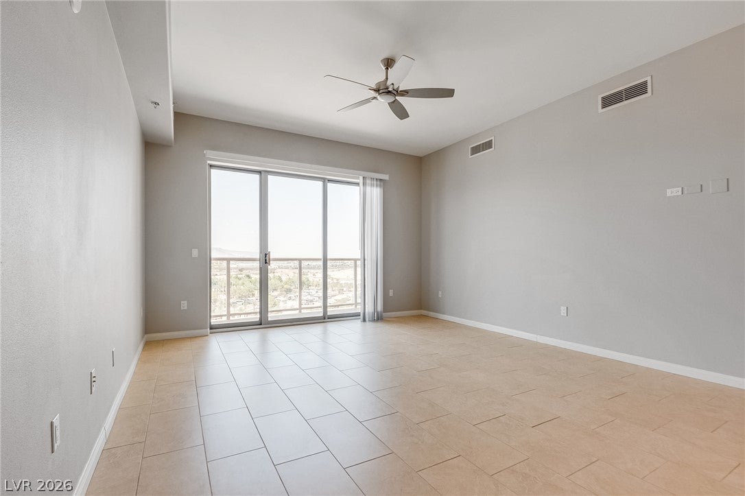 8255 Las Vegas Boulevard 1120