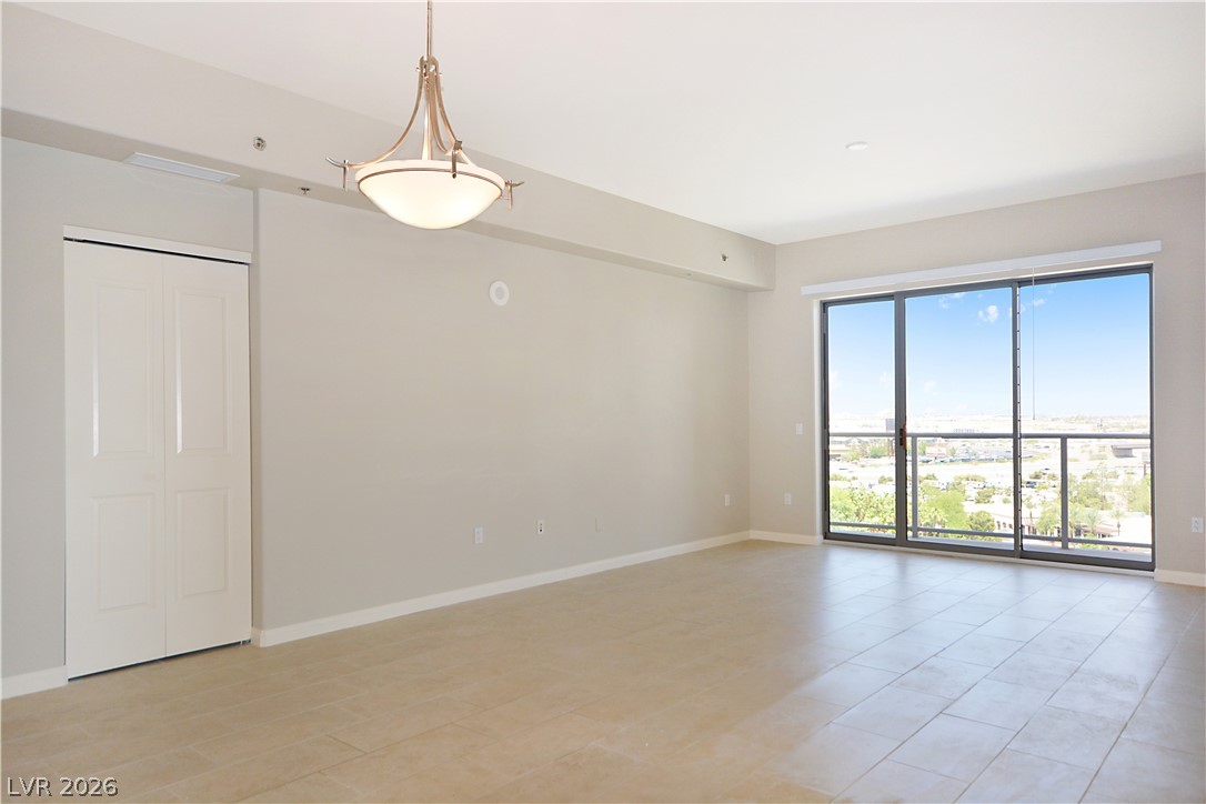 8255 Las Vegas Boulevard 1120