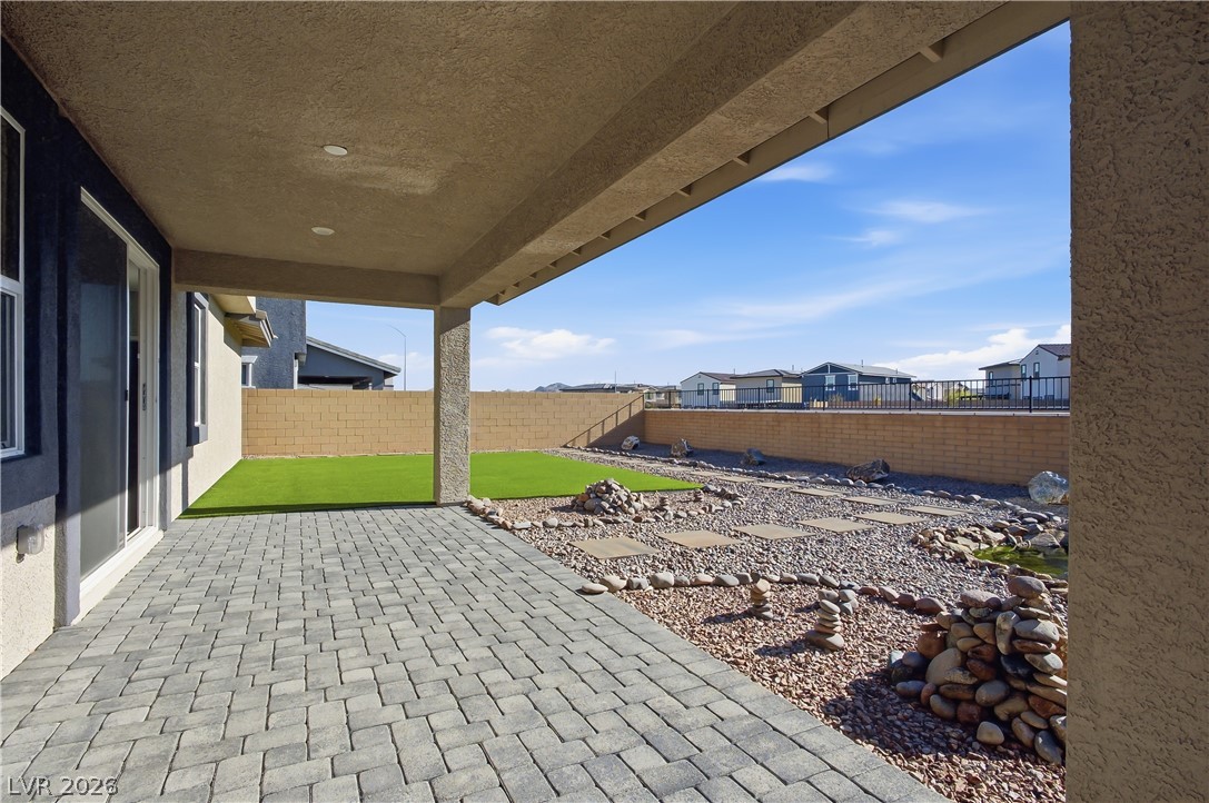 1144 Green Lovebird Street