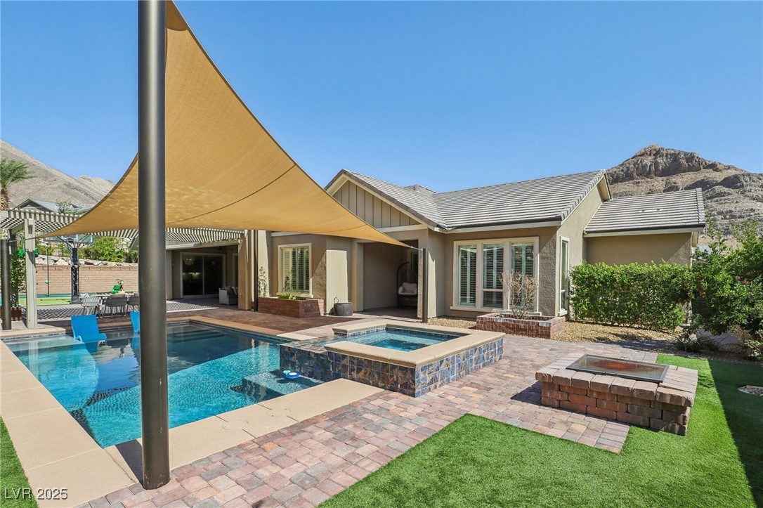 11181 Luna Blanca Drive