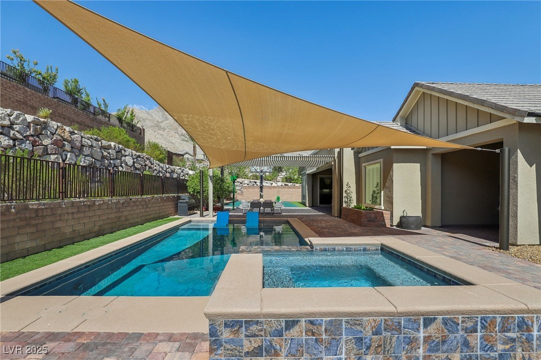 11181 Luna Blanca Drive