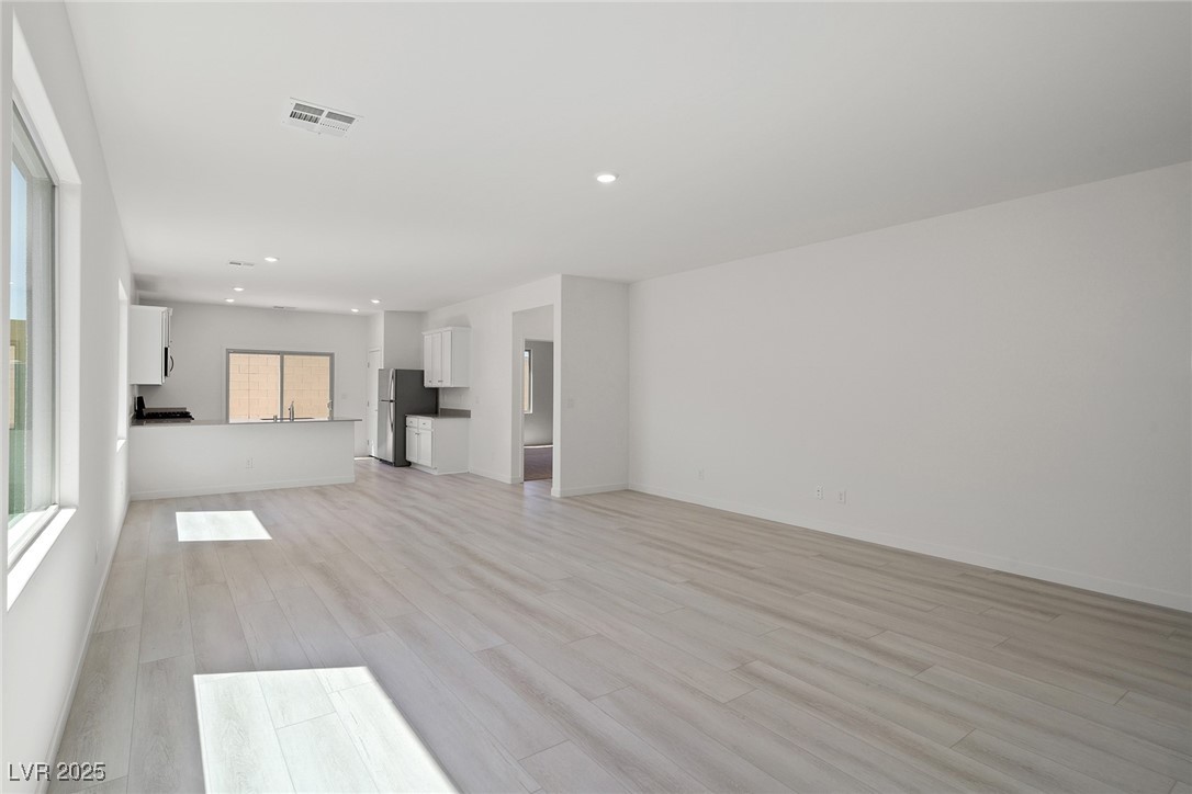 6718 Violet Cascade Avenue