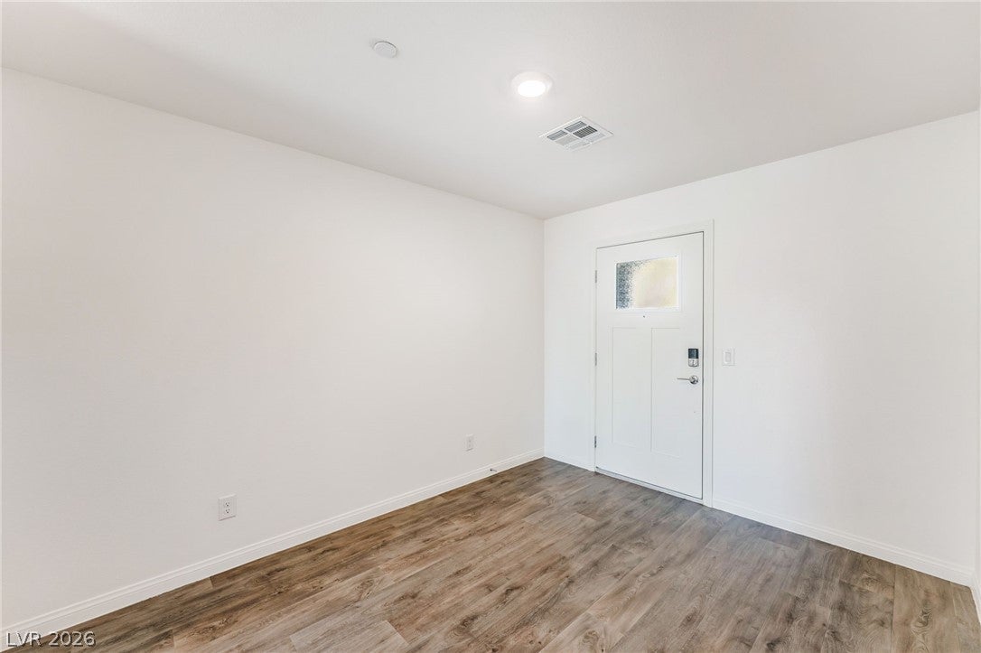 10083 Vibrant Moon Avenue