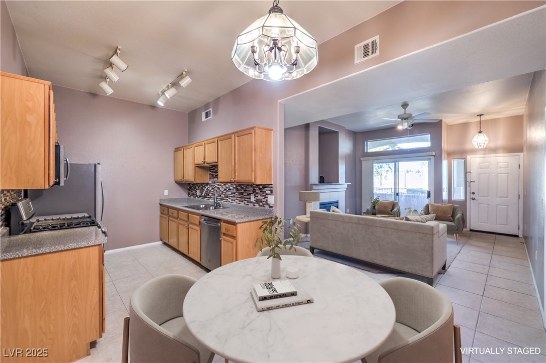 2305 W Horizon Ridge Parkway 1512