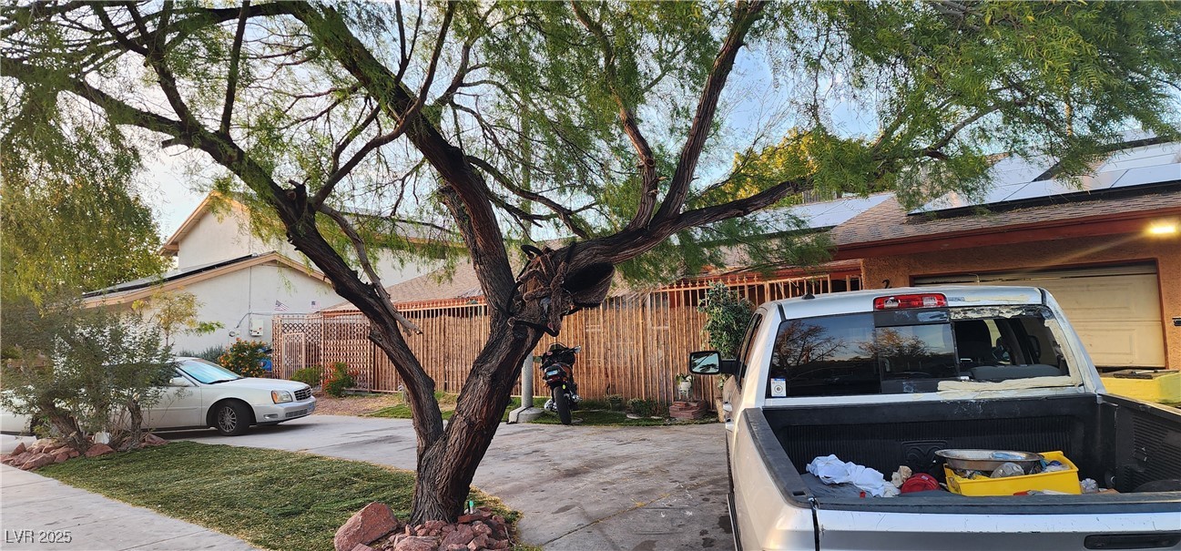 Properties 2 2904 W Oakey Boulevard