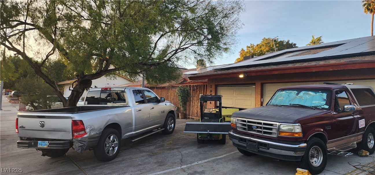 Properties 1 2904 W Oakey Boulevard