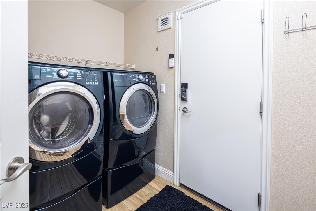 Las Vegas, Nevada 89138, United States, 3 Bedrooms Bedrooms, ,2 BathroomsBathrooms,Residential,Pending,80299