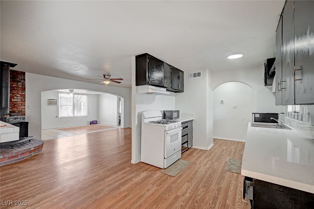 Las Vegas, Nevada 89108, United States, 4 Bedrooms Bedrooms, ,2 BathroomsBathrooms,Residential,Active,93368