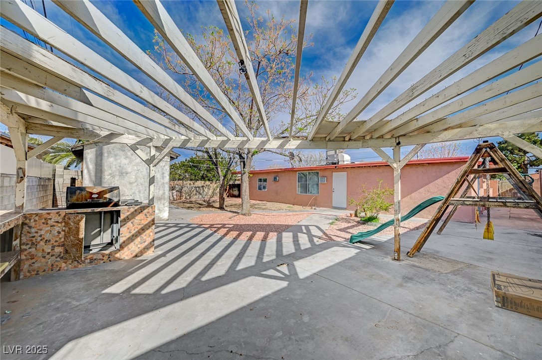 Las Vegas, Nevada 89108, United States, 4 Bedrooms Bedrooms, ,2 BathroomsBathrooms,Residential,Active,93368