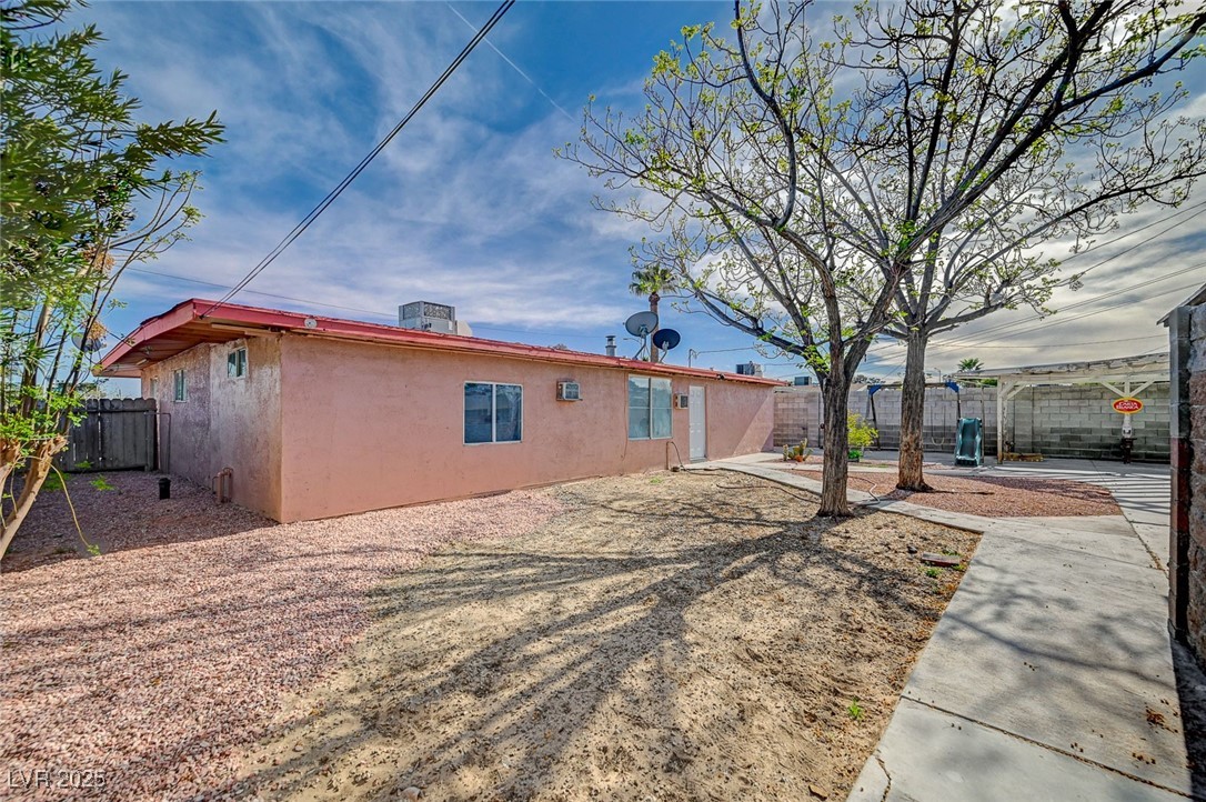 Las Vegas, Nevada 89108, United States, 4 Bedrooms Bedrooms, ,2 BathroomsBathrooms,Residential,Active,93368