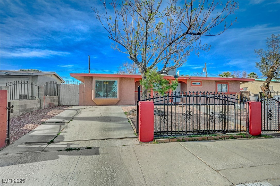 Las Vegas, Nevada 89108, United States, 4 Bedrooms Bedrooms, ,2 BathroomsBathrooms,Residential,Active,93368