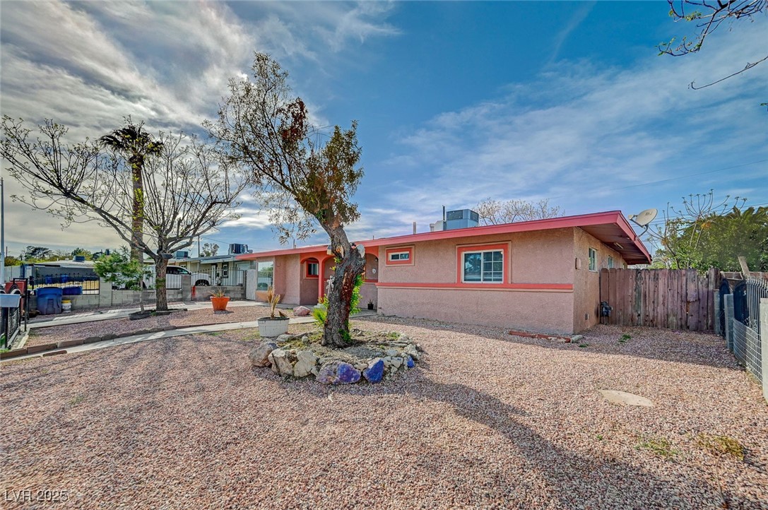 Las Vegas, Nevada 89108, United States, 4 Bedrooms Bedrooms, ,2 BathroomsBathrooms,Residential,Active,93368