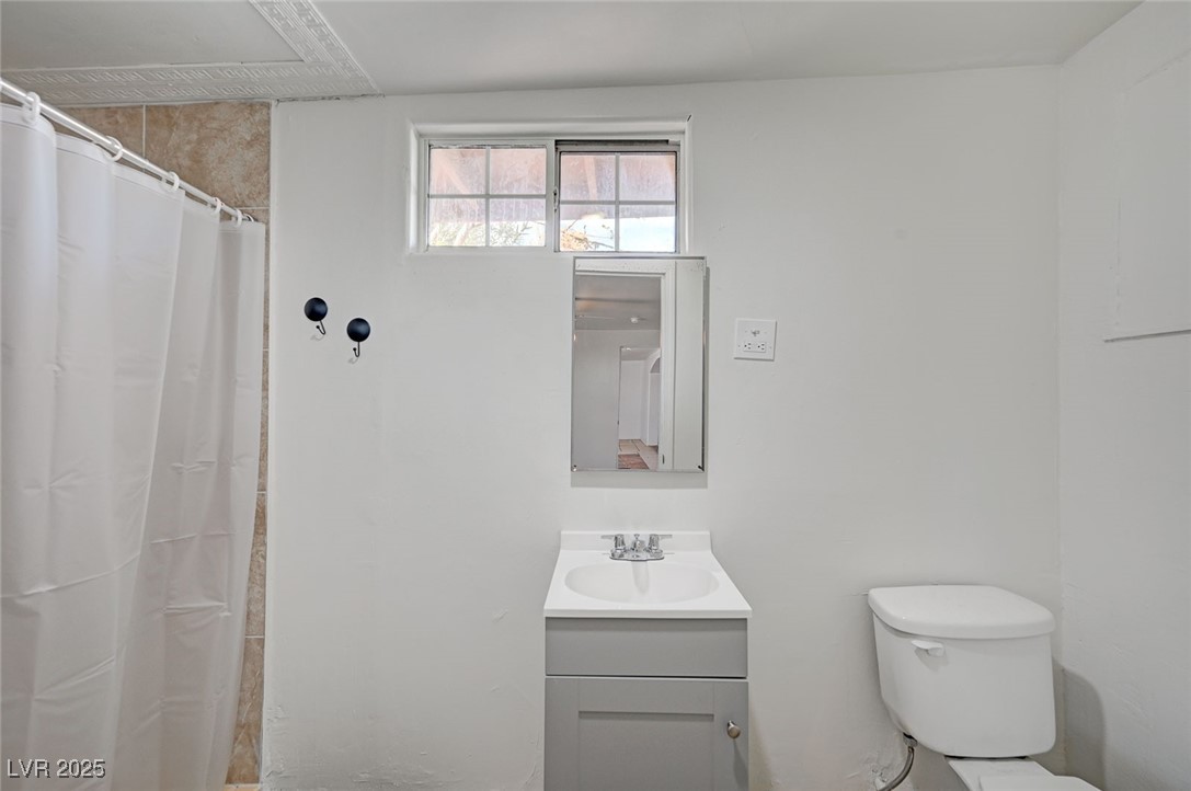 Las Vegas, Nevada 89108, United States, 4 Bedrooms Bedrooms, ,2 BathroomsBathrooms,Residential,Active,93368