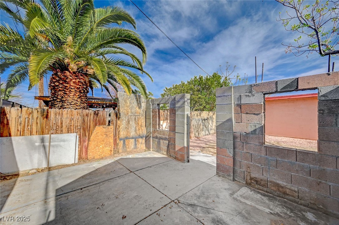 Las Vegas, Nevada 89108, United States, 4 Bedrooms Bedrooms, ,2 BathroomsBathrooms,Residential,Active,93368