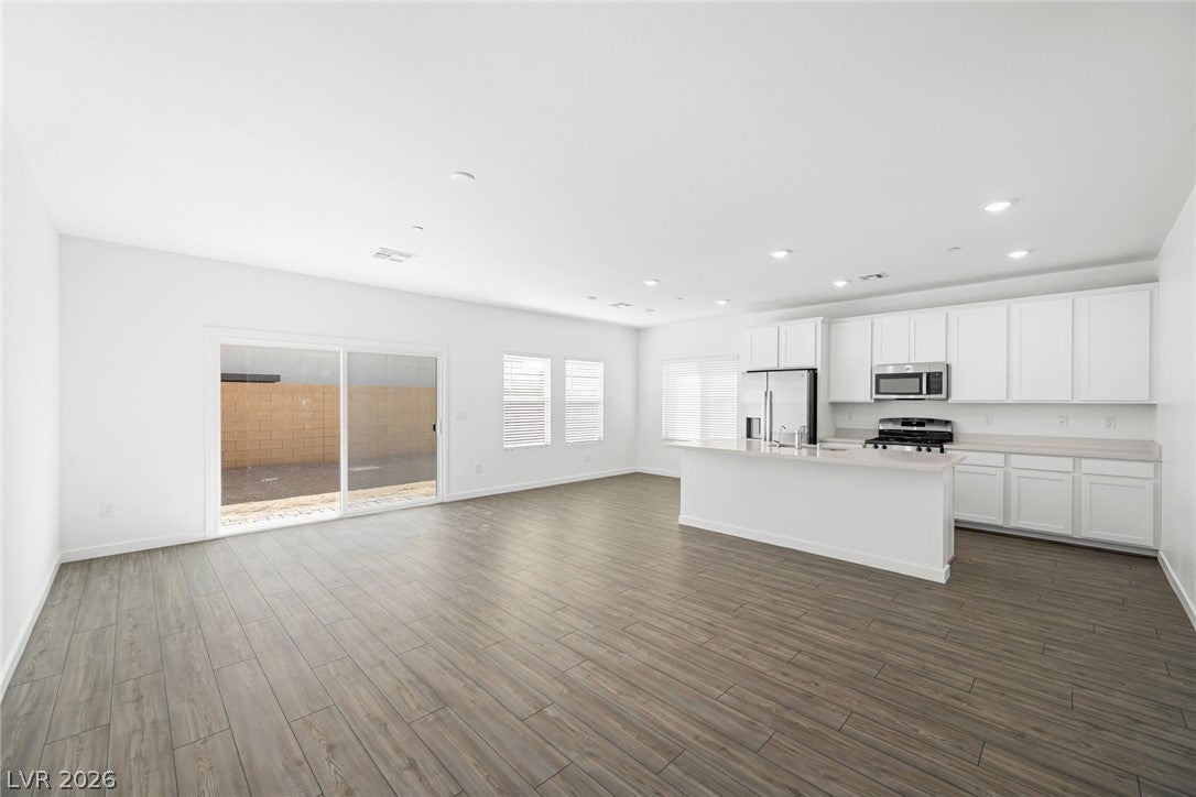 9933 Kimura Hills Avenue
