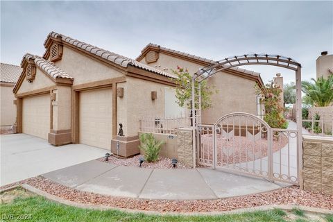 Single Family Residence in Laughlin NV 1233 Country Club Drive 1.jpg
