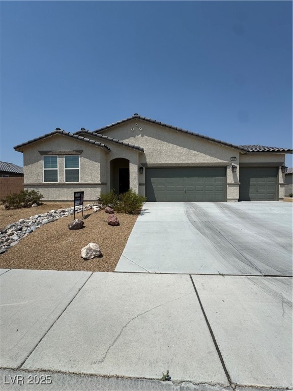 5562 S Chippewa Street