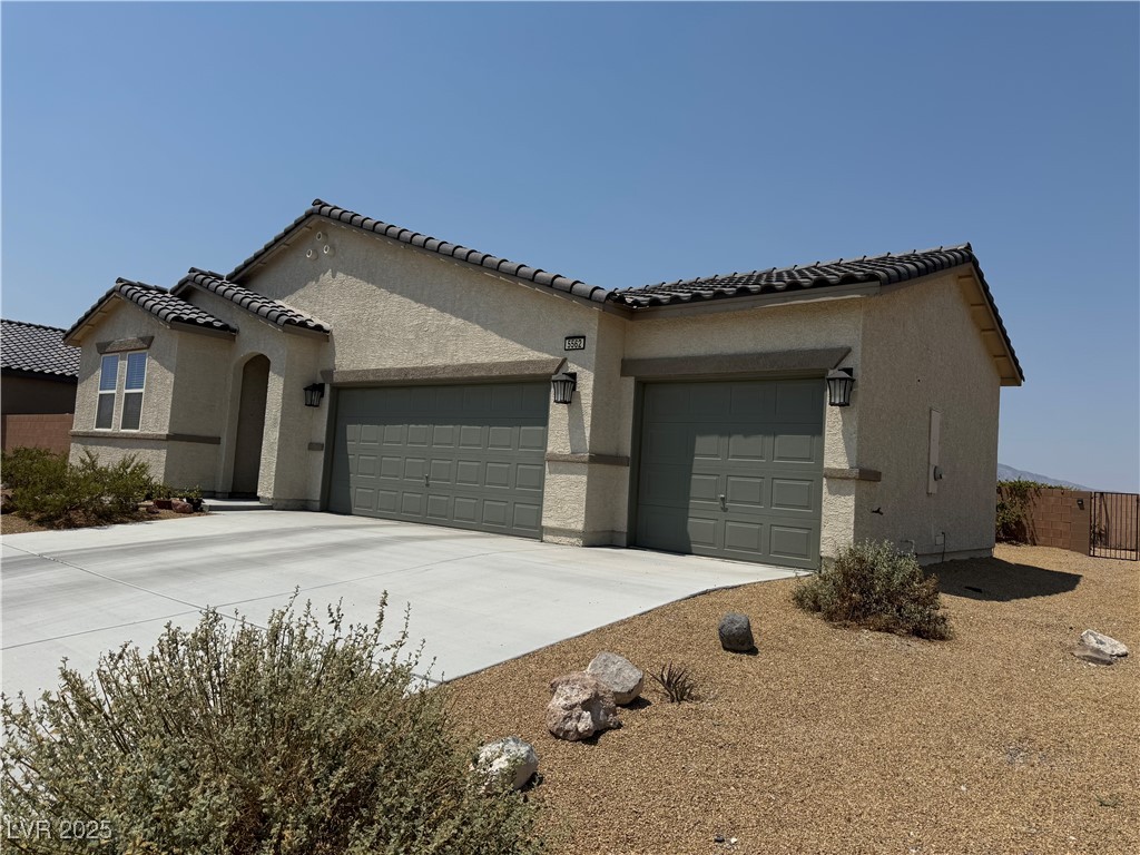 5562 S Chippewa Street