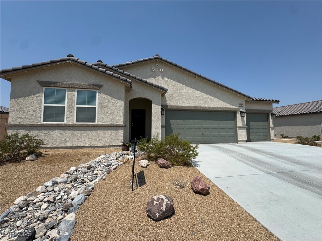 5562 S Chippewa Street