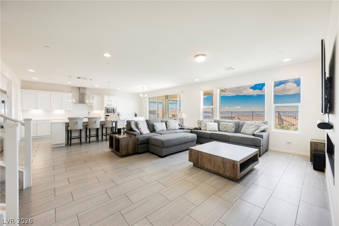 4564 Amazing View Street