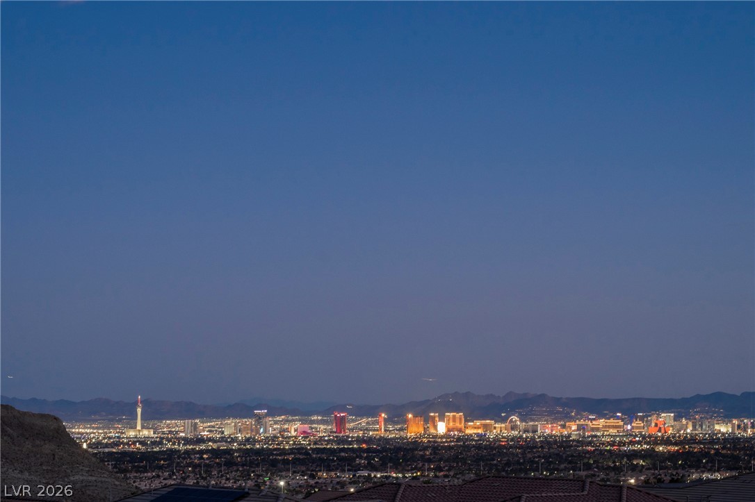 4564 Amazing View Street