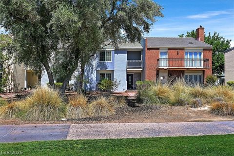 Townhouse For Sale - 692 Tam O Shanter<br/> Las Vegas, NV 89109