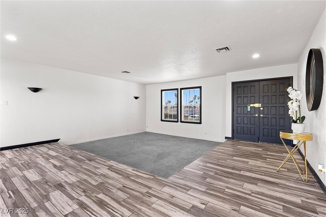 Las Vegas, Nevada 89121, United States, 3 Bedrooms Bedrooms, ,3 BathroomsBathrooms,Residential,Pending,102648