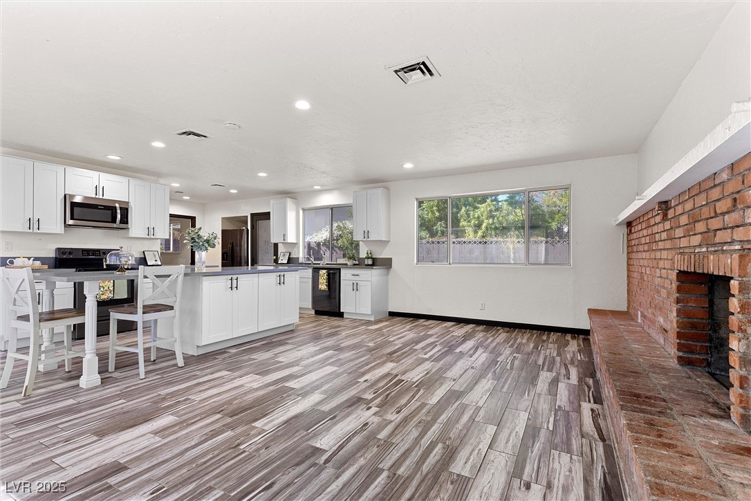 Las Vegas, Nevada 89121, United States, 3 Bedrooms Bedrooms, ,3 BathroomsBathrooms,Residential,Pending,102648