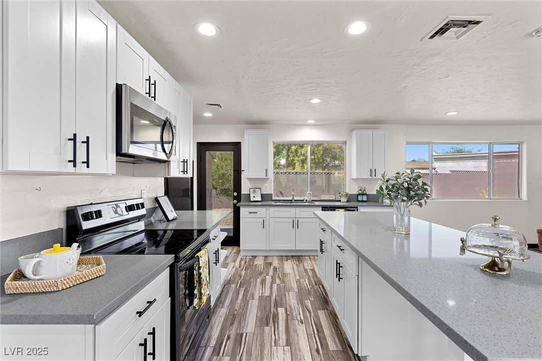 Las Vegas, Nevada 89121, United States, 3 Bedrooms Bedrooms, ,3 BathroomsBathrooms,Residential,Pending,102648